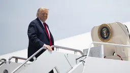 Reuters: инвесторы в крипту Трампа потеряли $2,3 млрд, столько же заработала его семья